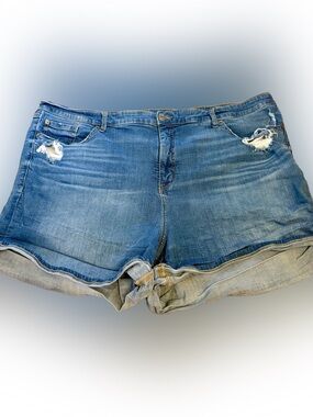 Women’s Blue Denim Rolled-Hem Shorts